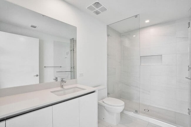 Building Photo - 900 N Ocean Blvd