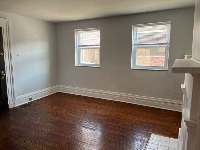 Building Photo - 1209 Linden Pl