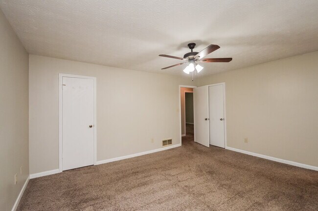 Building Photo - 15 Glenloch Point