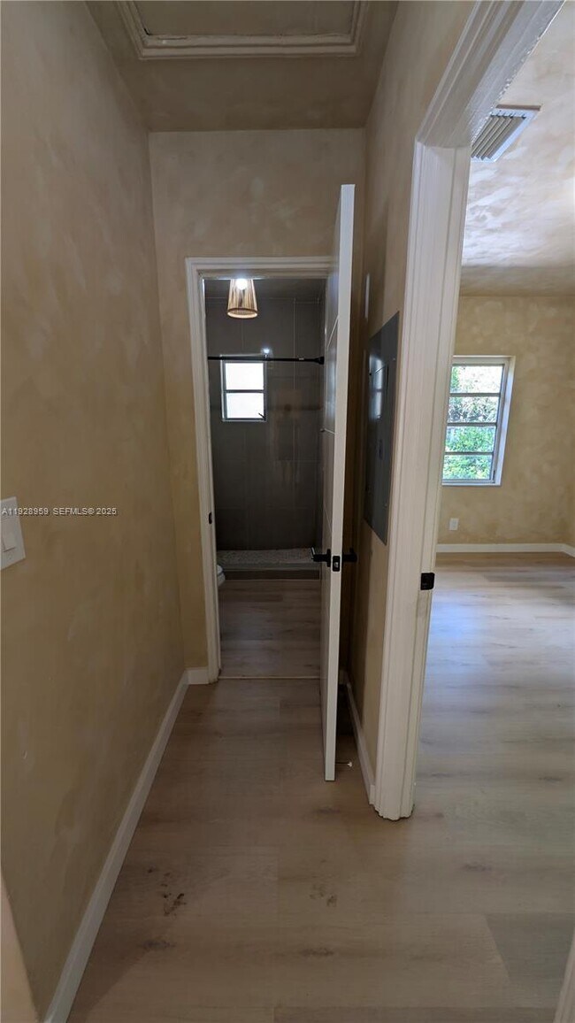 Building Photo - 1431 NW 26th St