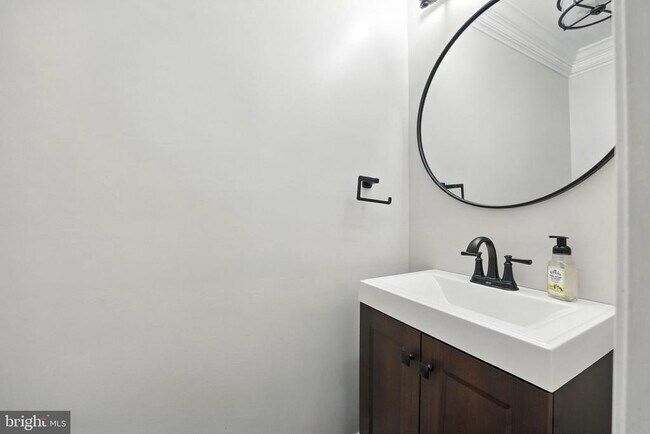 Building Photo - 11109 Ravine Dr