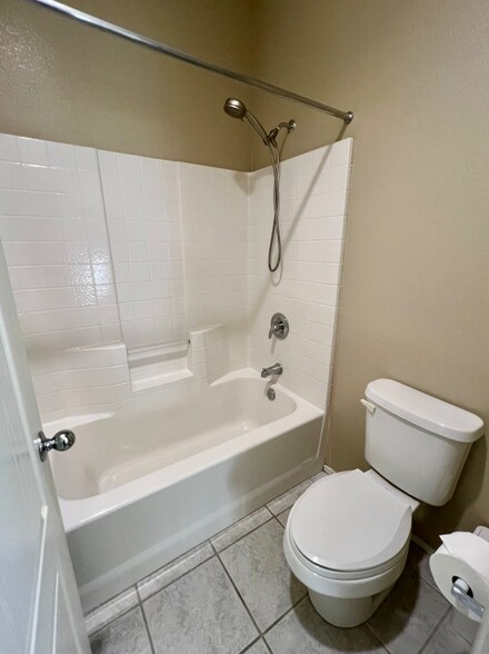 Building Photo - 3942 Villeroy Ave