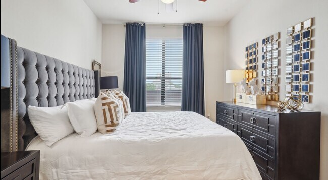 Building Photo - Big Layout Energy