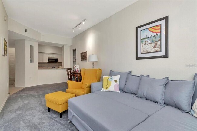 Building Photo - 504 S Armenia Ave