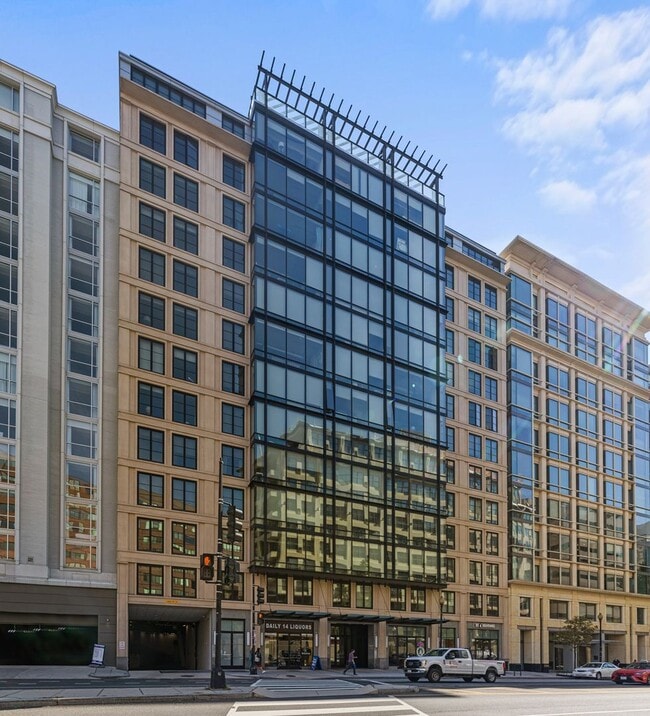 Building Photo - Logan Circle Condo | 1 Bed | 1 Bath | 885 Sf | Large Private Patio | 1 Garage Parking Space