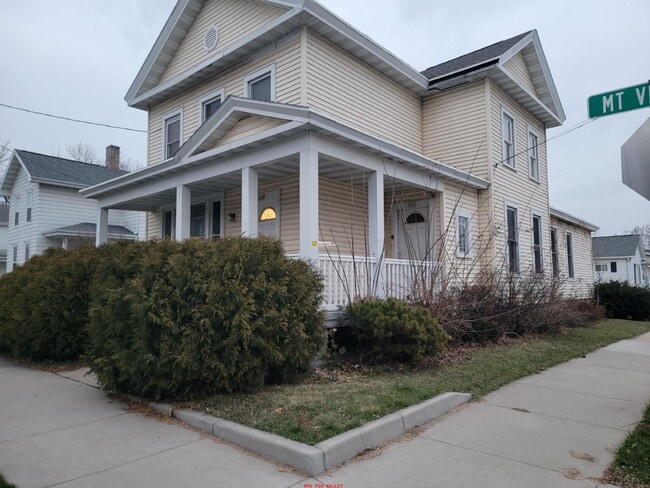 Building Photo - 564 Mt Vernon St