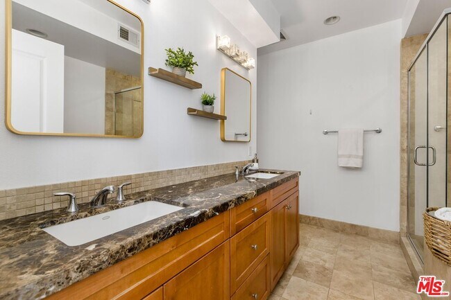 Building Photo - 11851 Laurelwood Dr