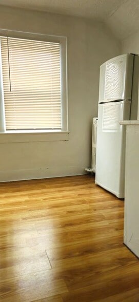 Building Photo - 56 4th Ave