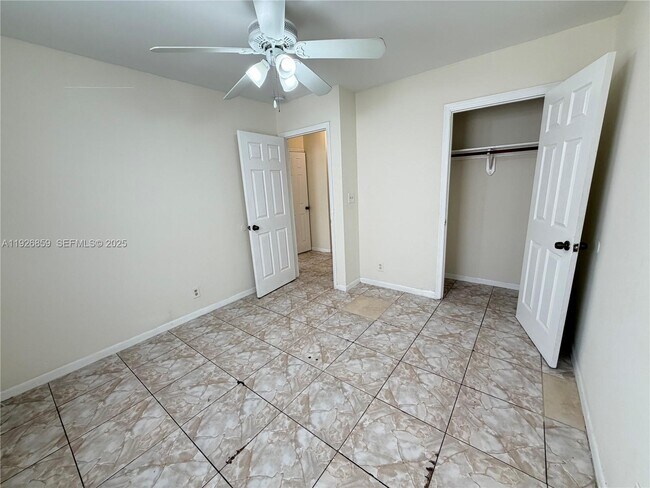 Building Photo - 4801 SW 18th St