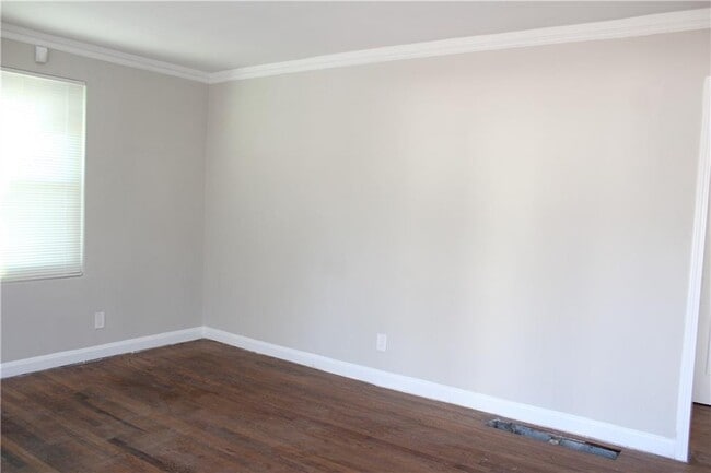 Building Photo - 2665 Northview Ave