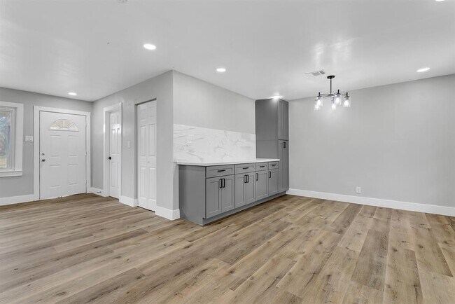 Building Photo - 7609 St Lo Rd