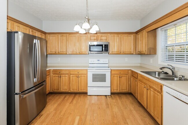 Building Photo - 145 Alessie Dr