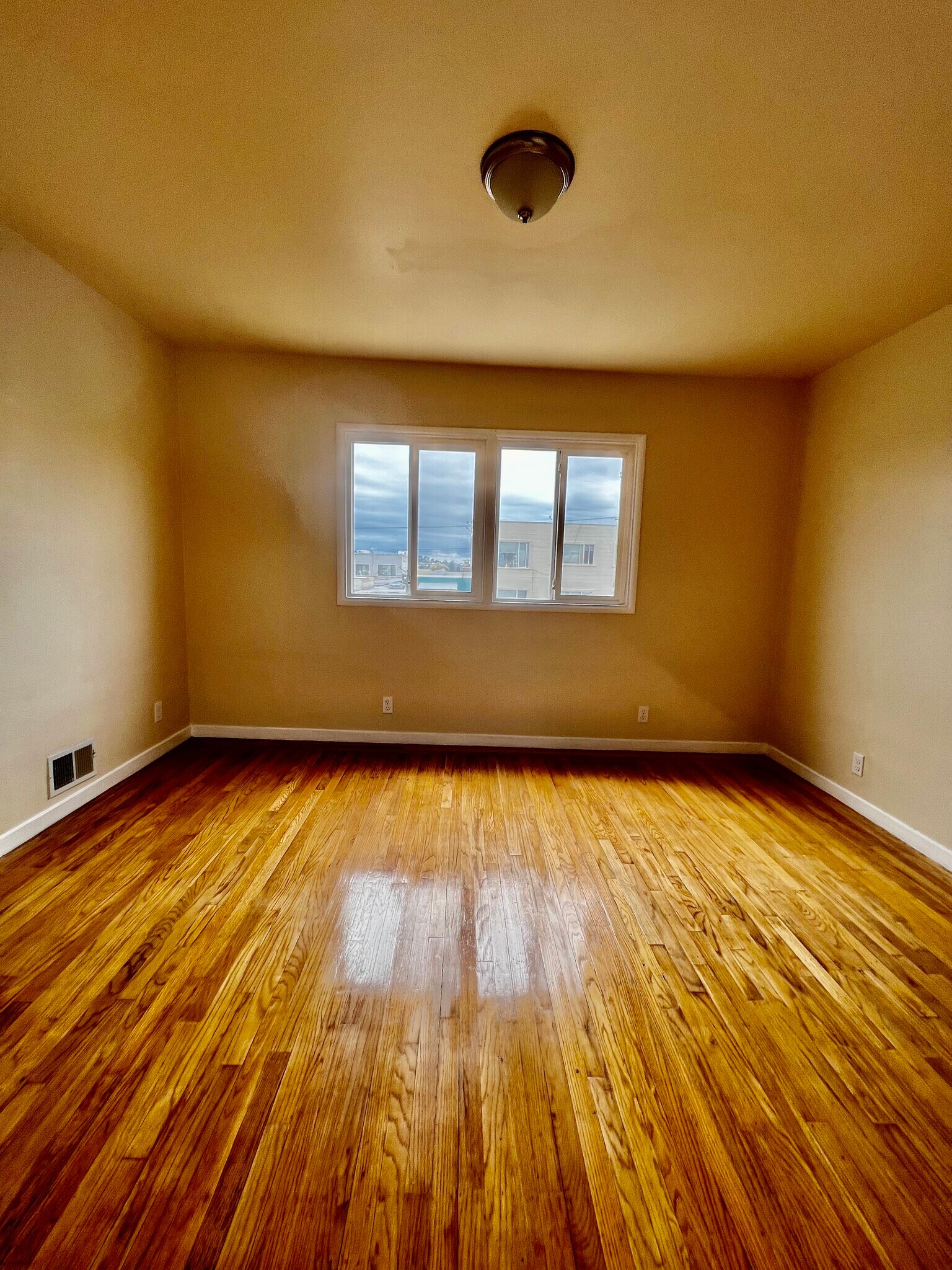 Building Photo - 354 Abbot Ave