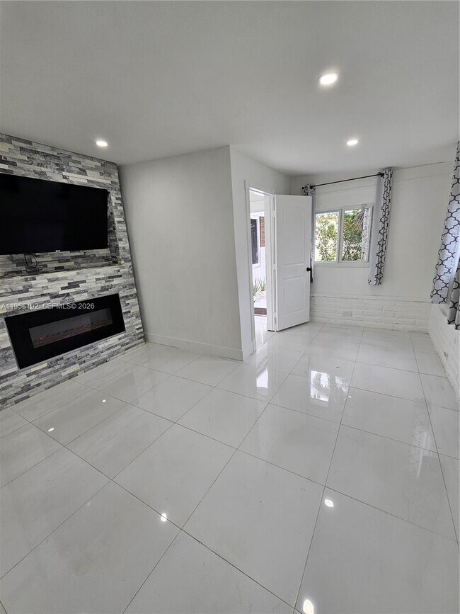 Building Photo - 1421 NW 65th Terrace