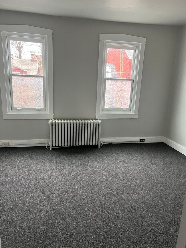 Building Photo - Lovely Three Bedroom House in Lancaster City