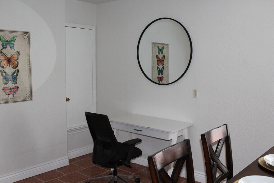 Building Photo - 311 Lebanon St