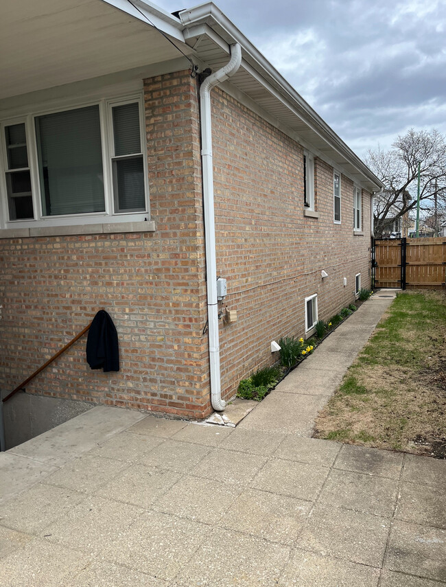 Building Photo - 4440 N Mobile Ave