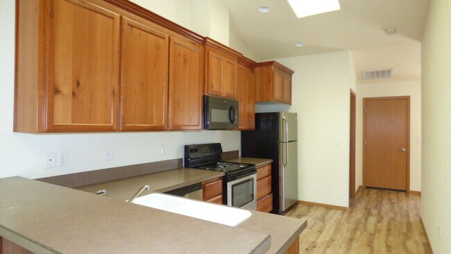 Building Photo - 620-622 Ecols St S Monmouth, OR 97351