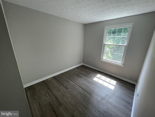 Building Photo - 9412 Chippenham Dr