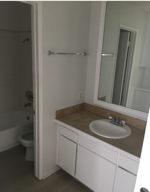Halllway 1 - Crenshaw Wilshire Apartments