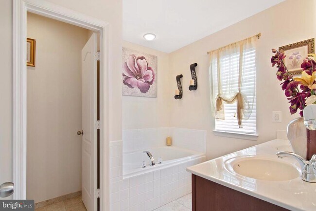 Building Photo - 2613 Glenriver Way