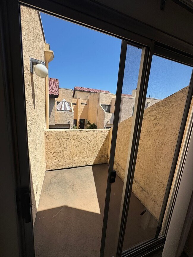 Building Photo - Spacious 2-Bedroom Townhome with Attached Garage and Washer/Dryer– El Cajon