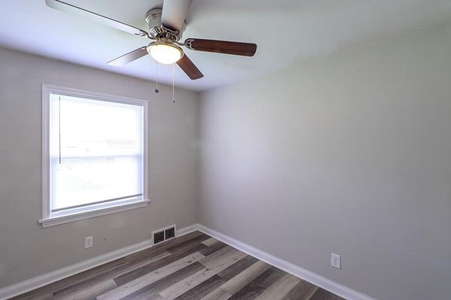 Building Photo - 4801 Oak Park Dr