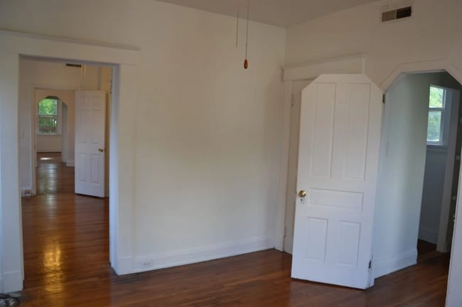 Building Photo - 2411 Fairview Ave