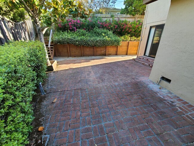 Building Photo - 717 Melissa Ct