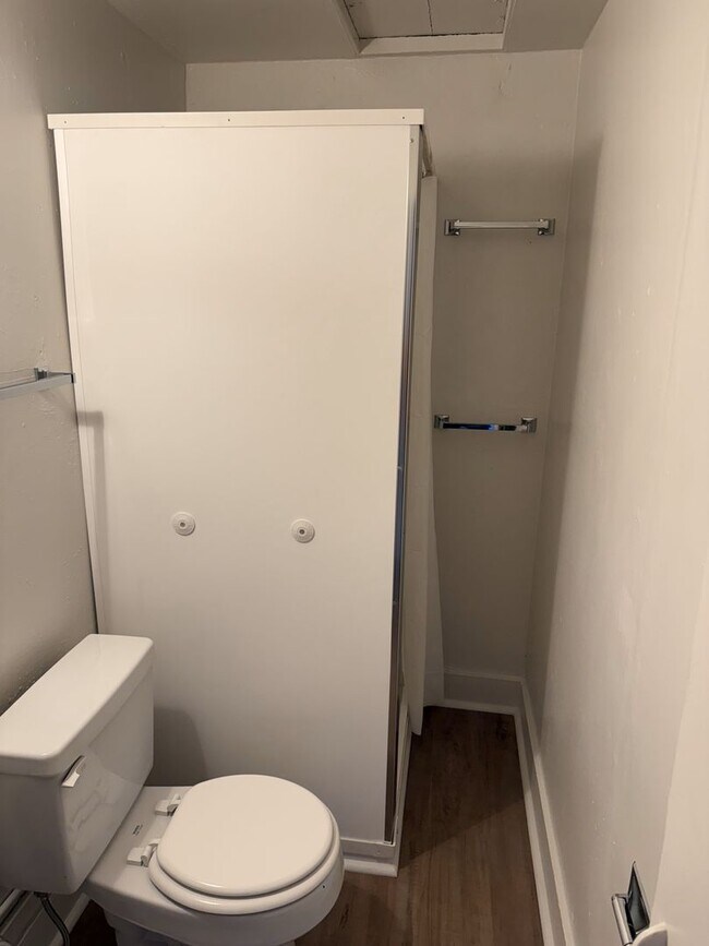 Building Photo - $850 - I Bedroom 1 Bathroom Apartment - He...