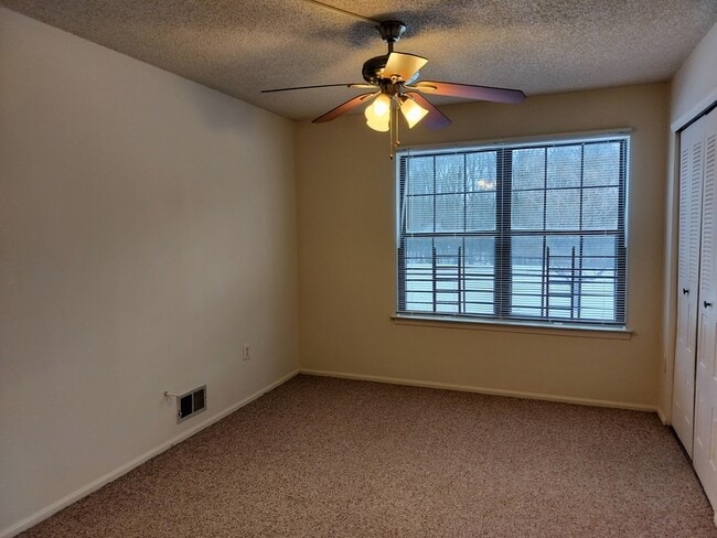 Building Photo - 19 Mendrey Ct