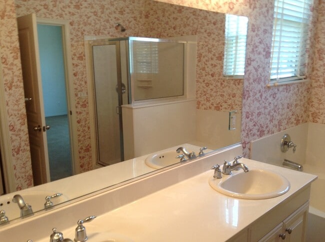 Building Photo - Nice 3 Bedroom Condo