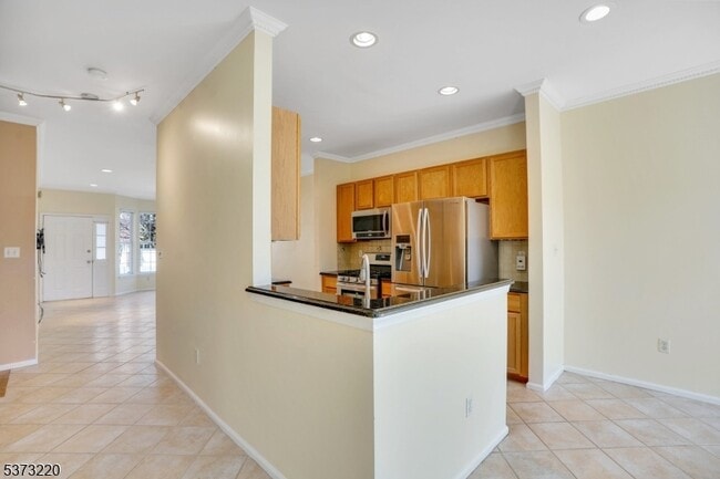 Building Photo - 168 Gladstone Dr