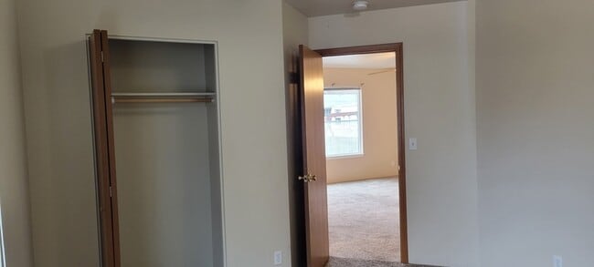 Building Photo - 228 SW Westholm Ave