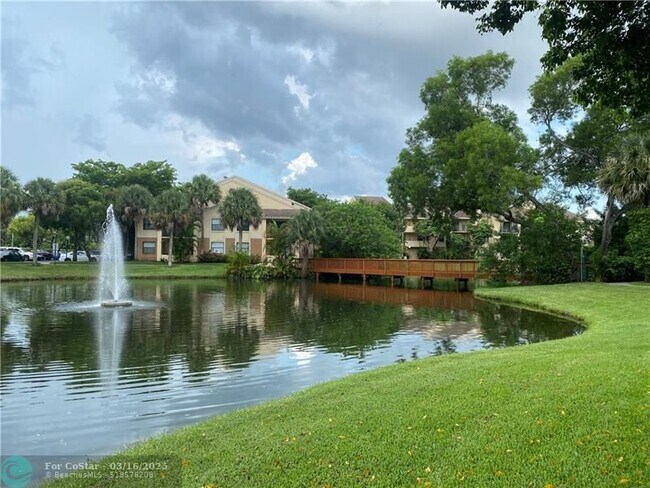 Building Photo - 9999 Summerbreeze Dr