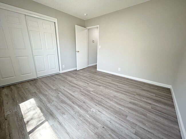 Building Photo - Move-in ready Evergreen townhome with private backyard, detached 2-car garage, and great communit...