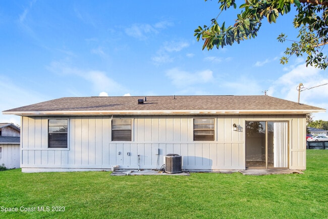 Building Photo - 339 13th St SW