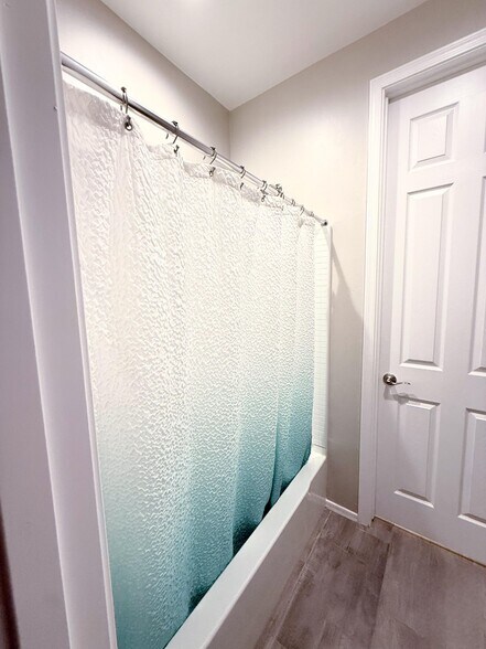 Building Photo - 620 W Calle El Tramo