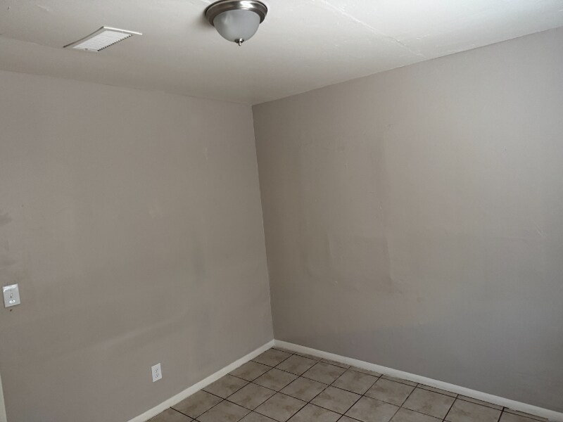 Building Photo - 216 E 2nd Ave