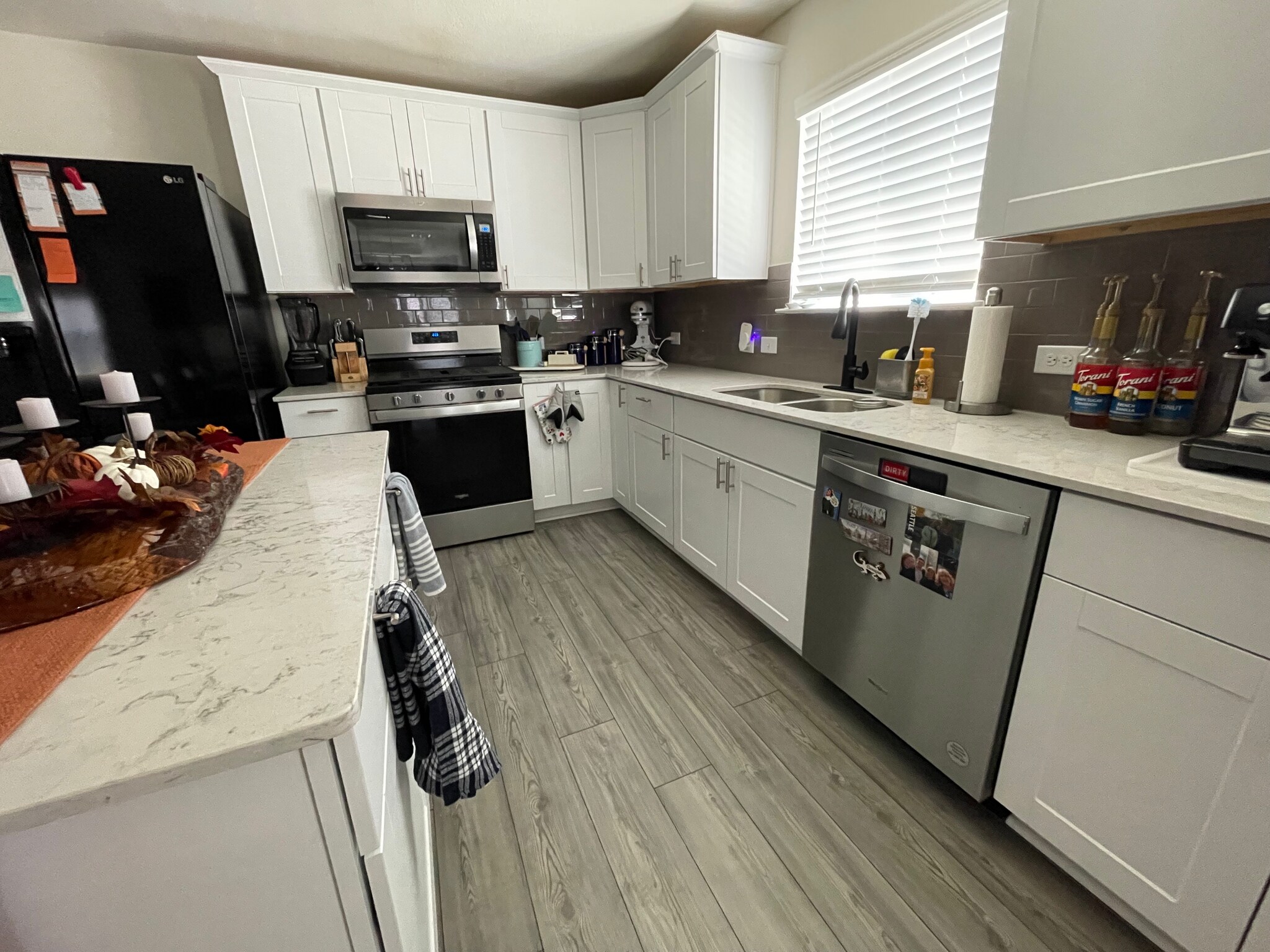 Building Photo - 1813 Acacia Dr