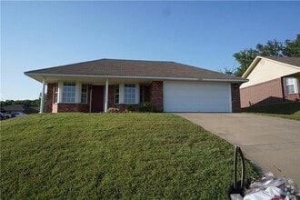 Building Photo - 3 Bedroom 2 Bath House, Total Electric, Tw...