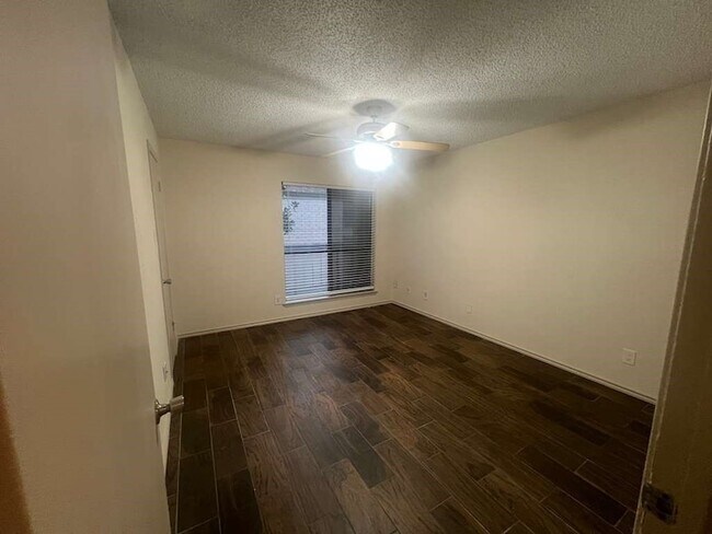 Building Photo - 10047 Westpark Dr