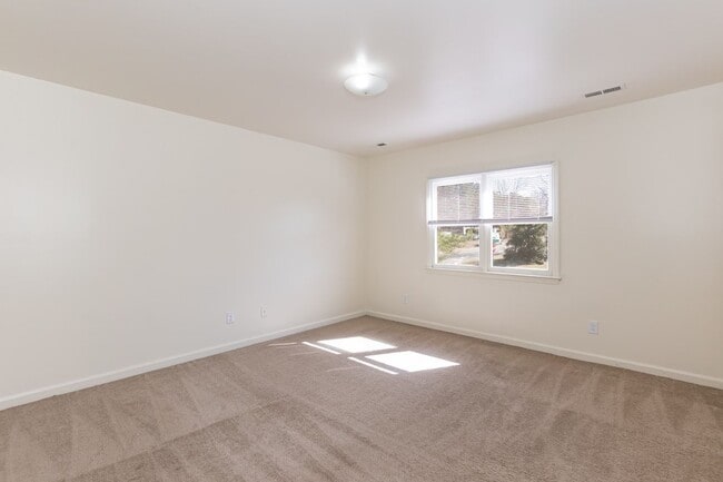 Building Photo - Two Bedroom Home!