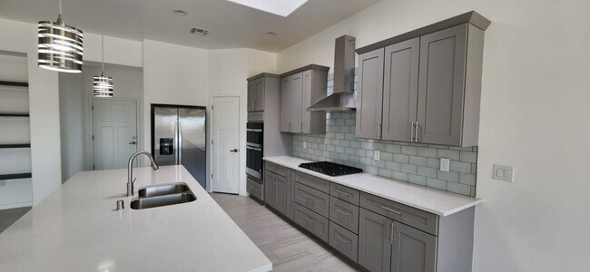 Building Photo - 3049 Chippewa Summit
