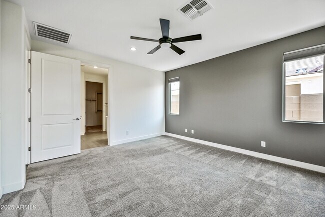 Building Photo - 17163 W Thousand Oaks St