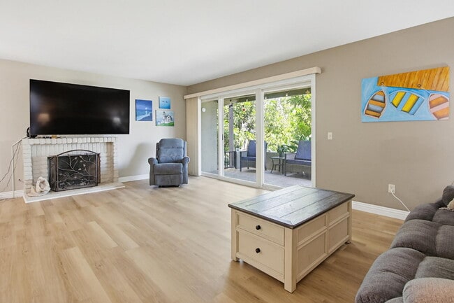 Building Photo - $3,200 - Charming 2-Bedroom + Optional 3rd Bedroom/Office Condo in Desirable Oaks North 55+ Commu...