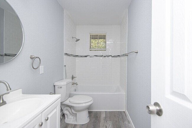 Building Photo - Live Better for Less – Updated 2BR Apartment in Benton, AR!