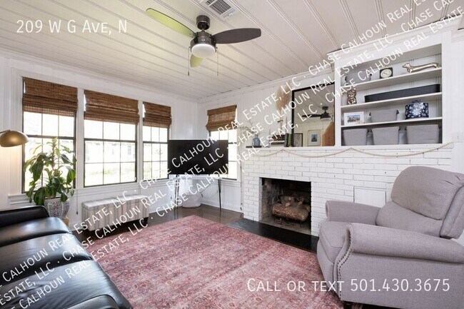 Building Photo - 209 W G Ave