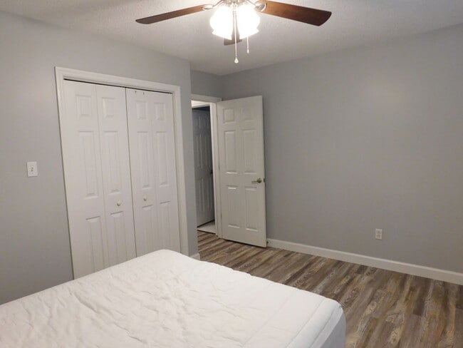 Building Photo - 305 Gibbs Rd