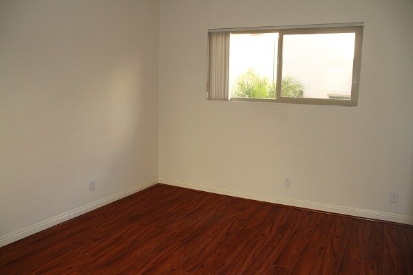 Building Photo - 301 Knob Hill Ave